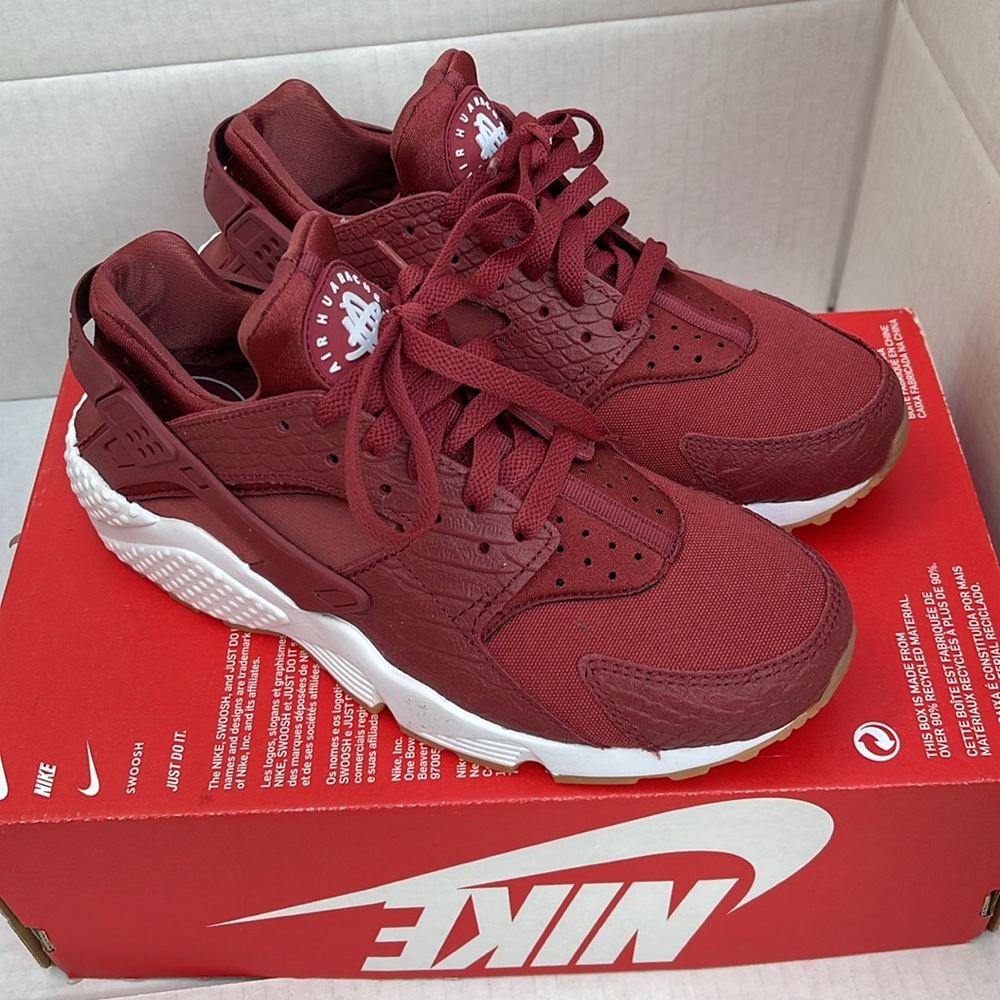 NIKE AIR Huarache Run Sneakers
